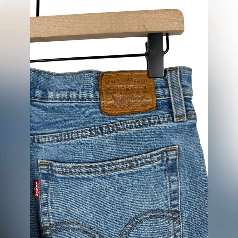 Levi’s Premium Wedgie Straight Jeans Size 30 Distressed High‎ Rise Medium Wash - Picture 9 of 11